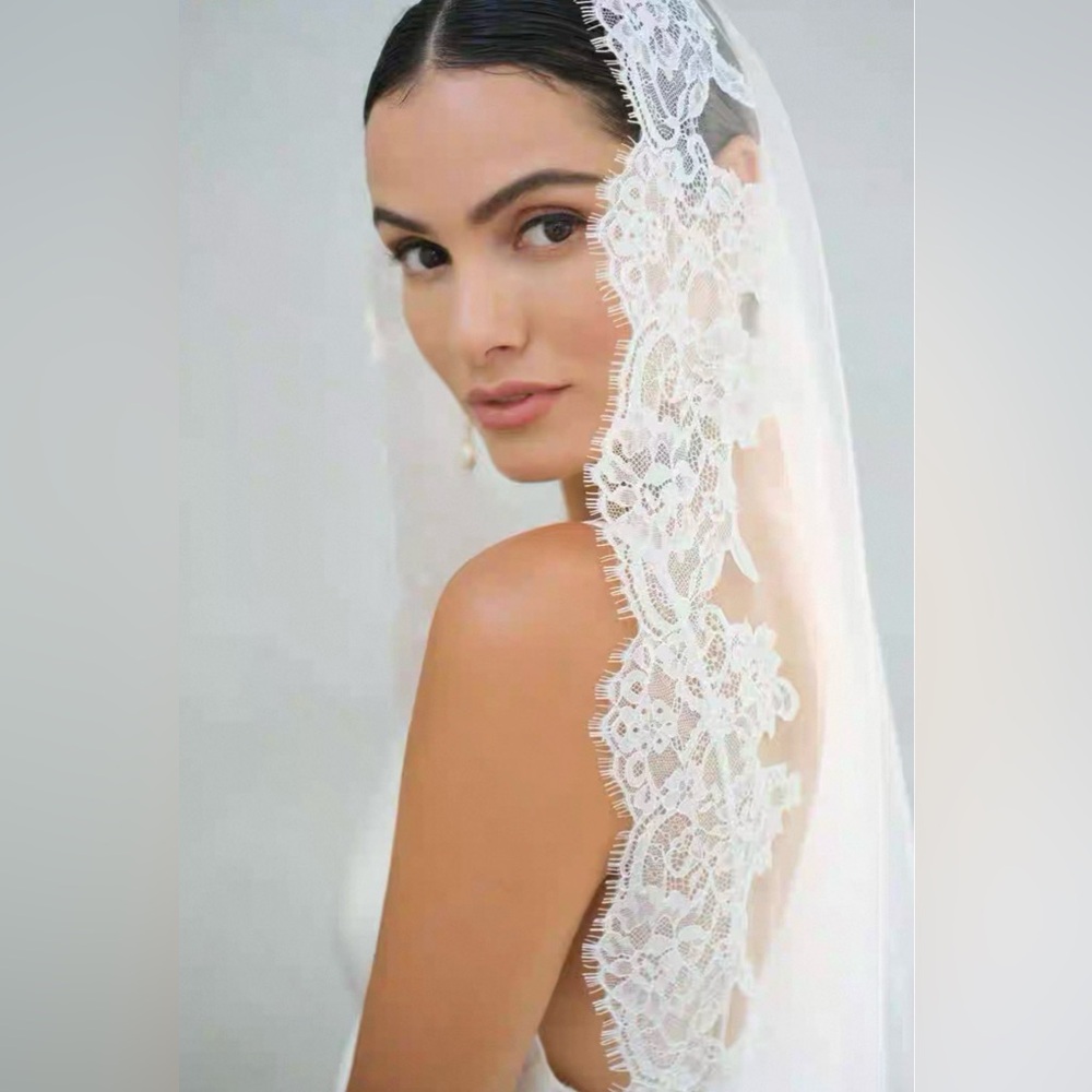 Royal Mantilla Lace Wedding Veil
